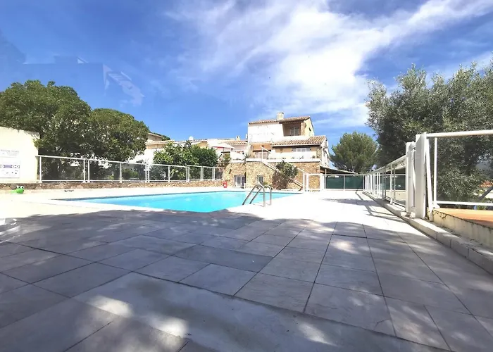 Superbe Avec Piscine Et Stationnement