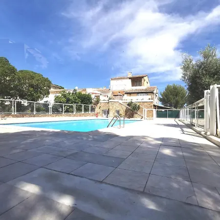 Superbe Avec Piscine Et Stationnement