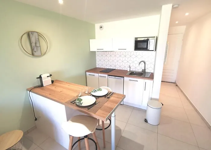 Superbe Avec Piscine Et Stationnement *